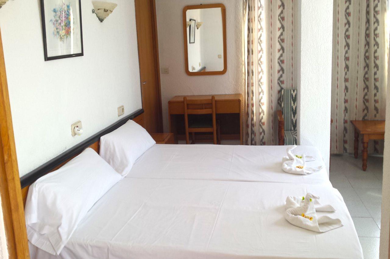 Hostal Port Corona Cala Ratjada  Esterno foto