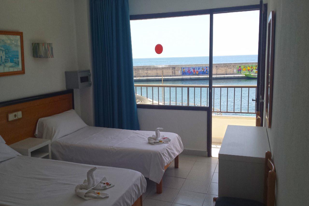 Hostal Port Corona Cala Ratjada  Esterno foto