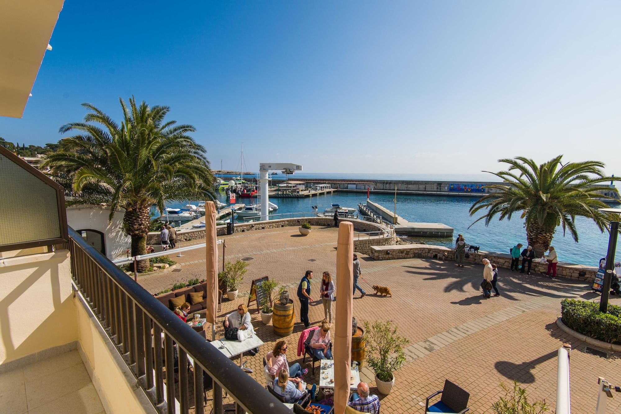 Hostal Port Corona Cala Ratjada  Esterno foto