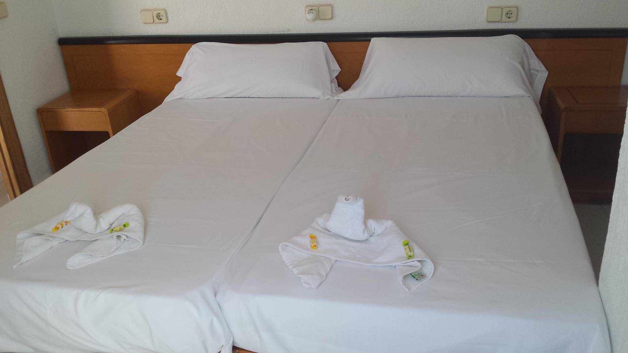 Hostal Port Corona Cala Ratjada  Esterno foto