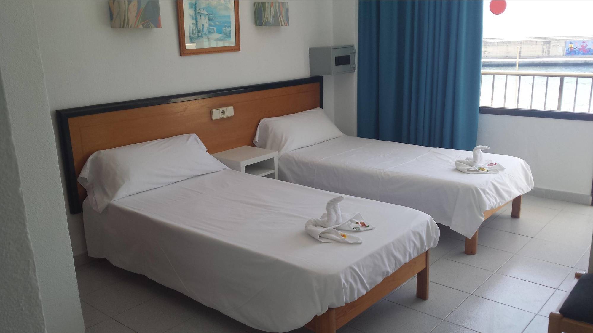 Hostal Port Corona Cala Ratjada  Esterno foto