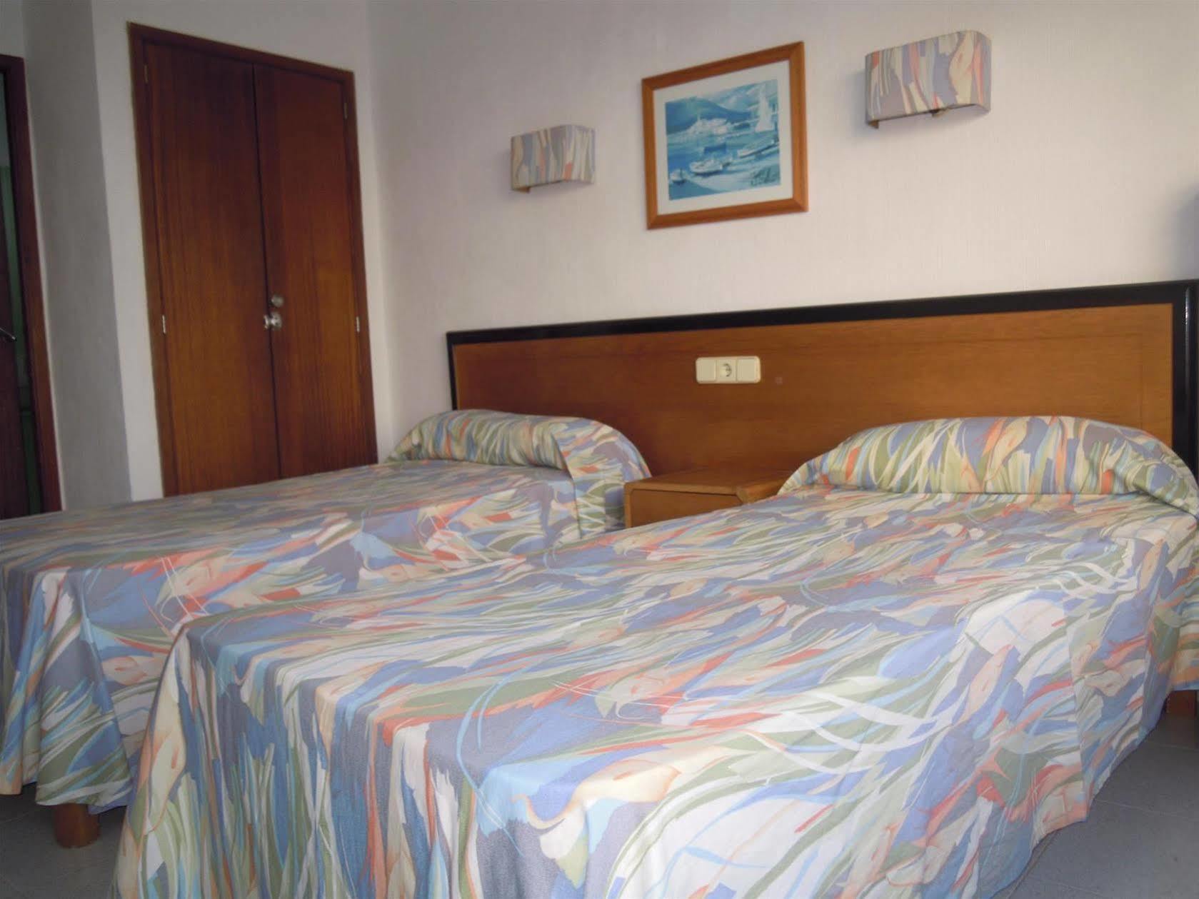 Hostal Port Corona Cala Ratjada  Esterno foto