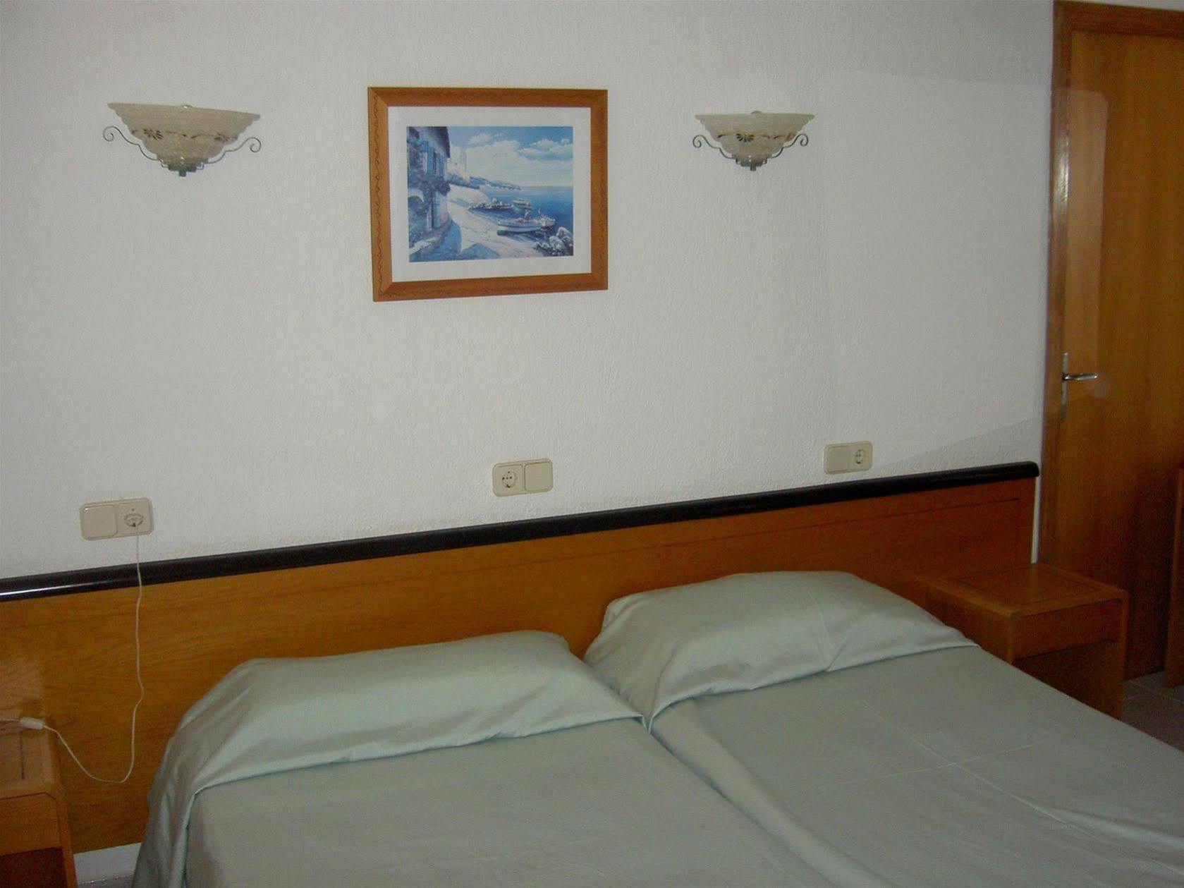 Hostal Port Corona Cala Ratjada  Esterno foto