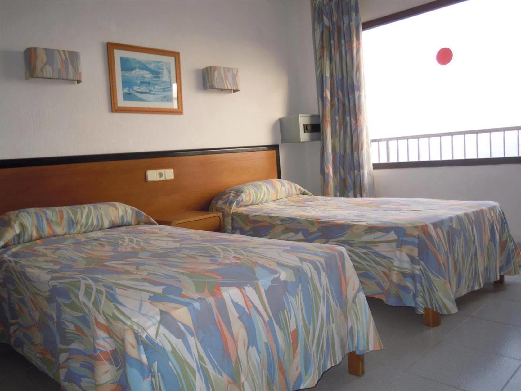 Hostal Port Corona Cala Ratjada  Esterno foto