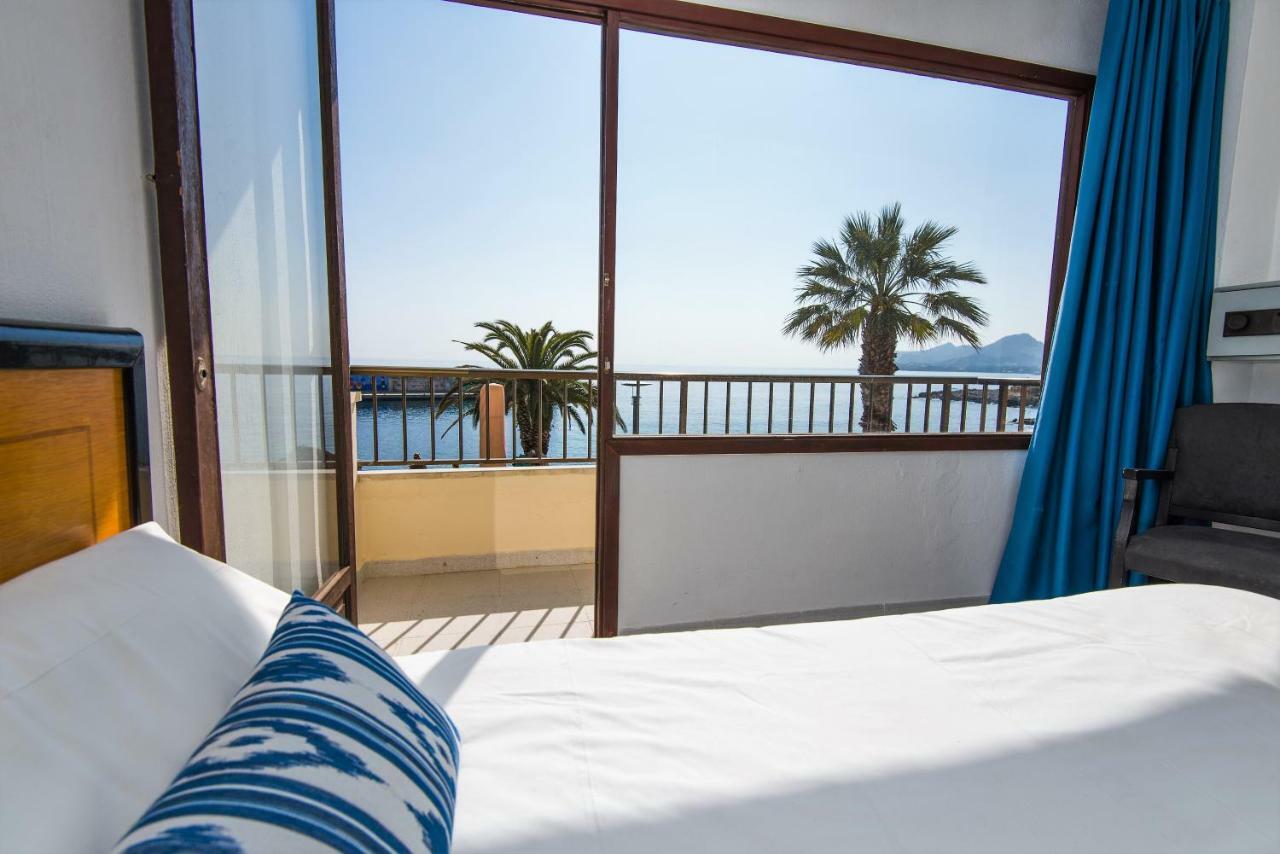 Hostal Port Corona Cala Ratjada  Esterno foto